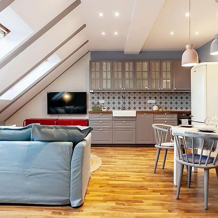 Attic Apartment On Waterfront / View / Netflix Praga Esterno foto