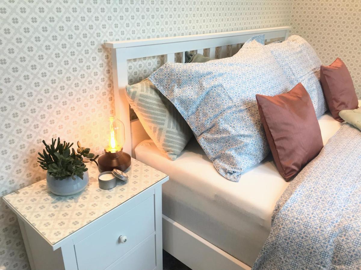 Attic Apartment On Waterfront / View / Netflix Praga Esterno foto