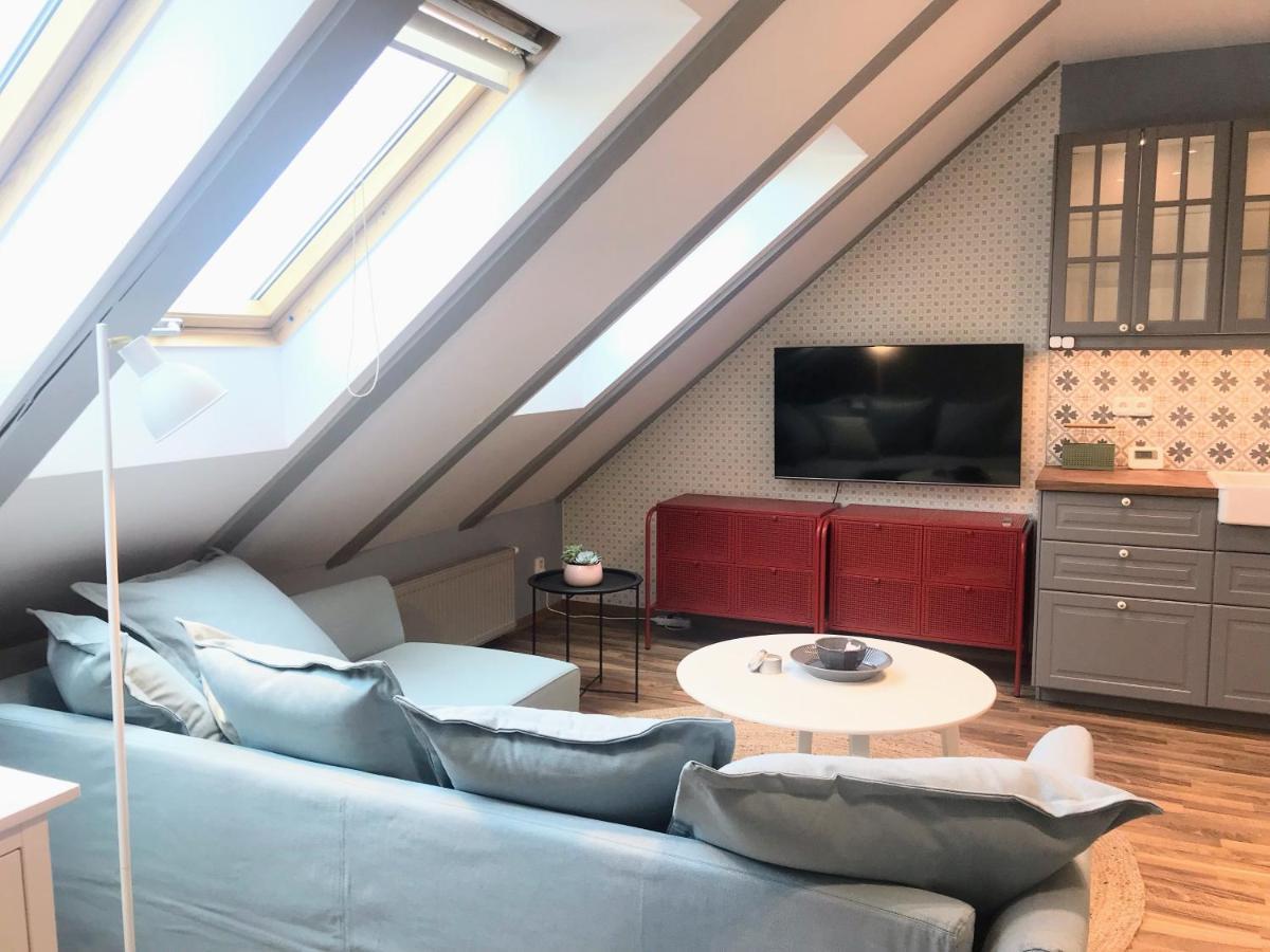 Attic Apartment On Waterfront / View / Netflix Praga Esterno foto