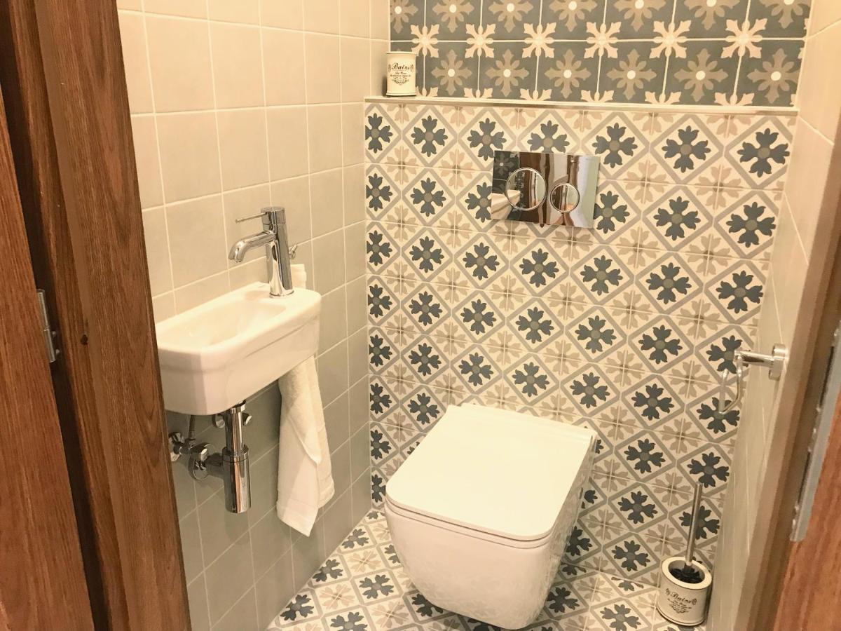 Attic Apartment On Waterfront / View / Netflix Praga Esterno foto