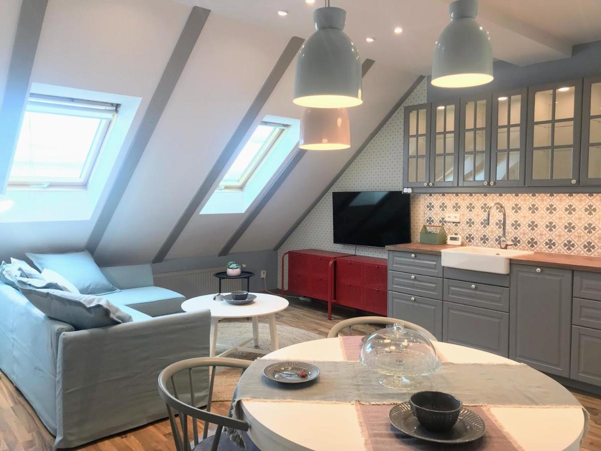Attic Apartment On Waterfront / View / Netflix Praga Esterno foto