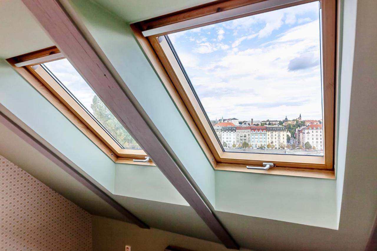 Attic Apartment On Waterfront / View / Netflix Praga Esterno foto